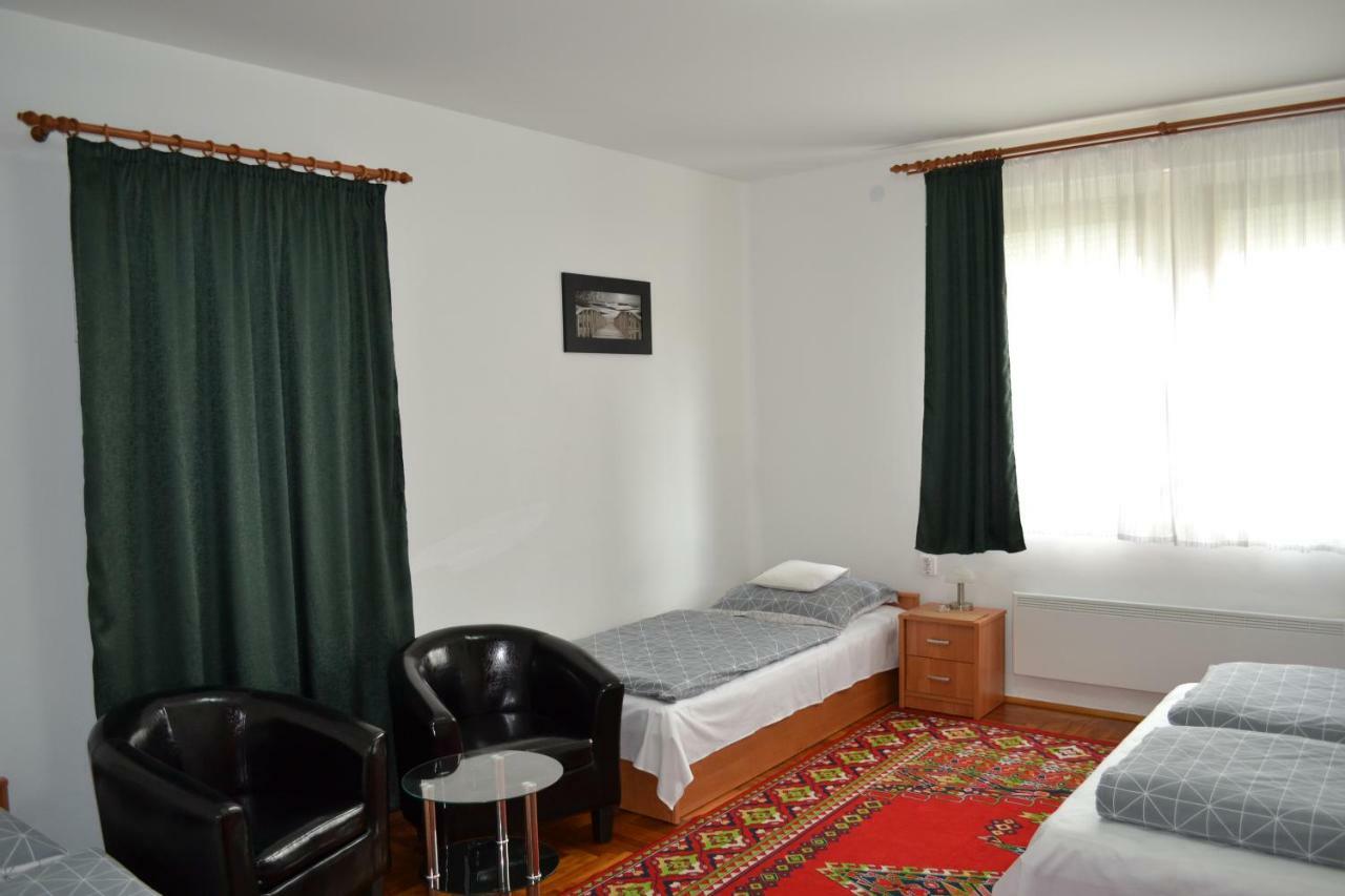 Liliom Apartman Gyula Exterior photo